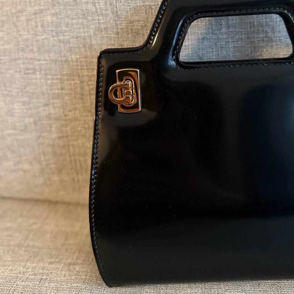 Ferragamo Wanda Mini in Black - Picture 4 of 15